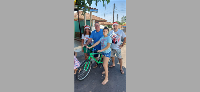 PREFEITO JOSÉ AMAURI COLABORA COM A DOAÇÃO DE UMA BICICLETA PARA CAMPANHA "NATAL SOLIDÁRIO DA APAE" DE SANTO ANASTÁCIO